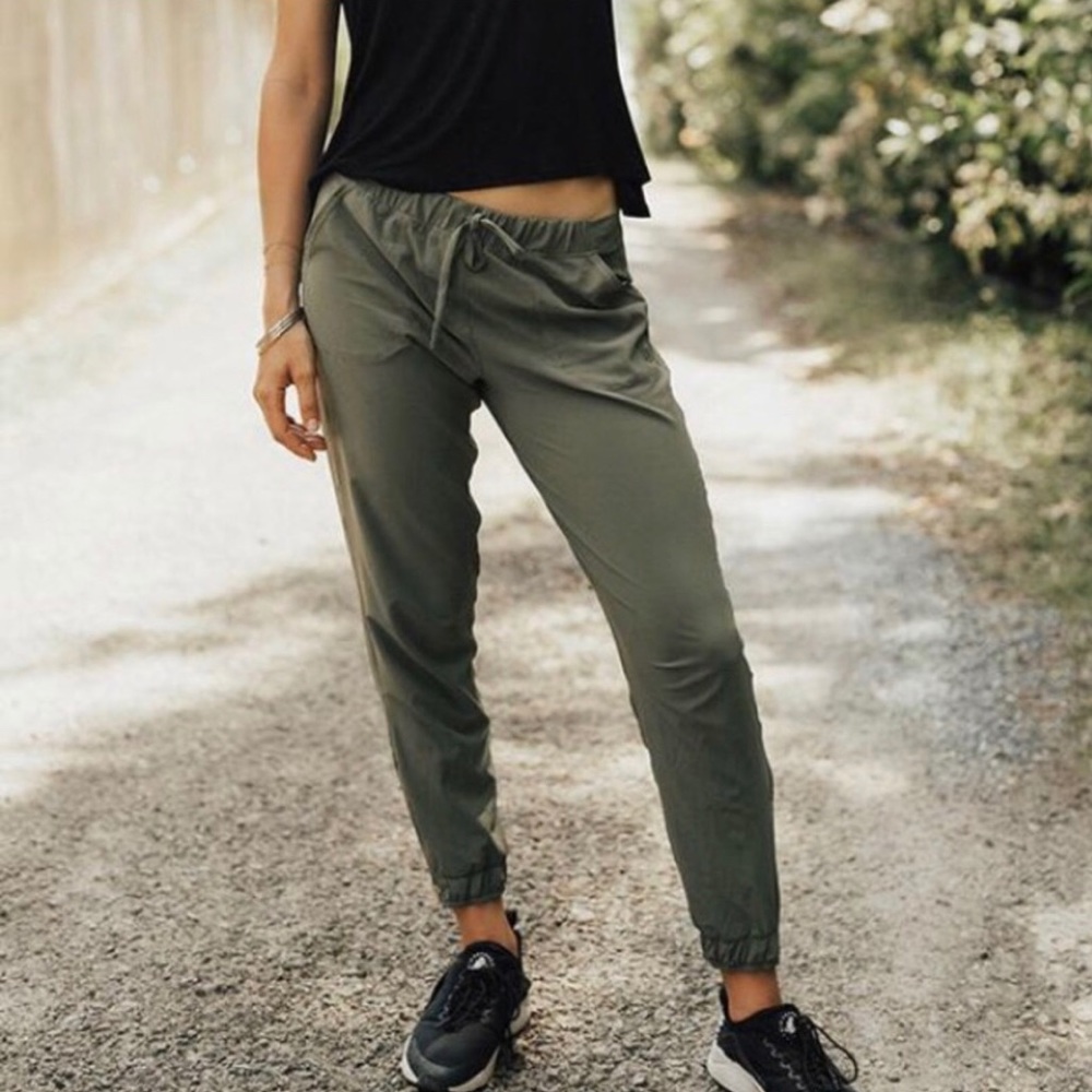 Albion Fit Jetsetter Joggers in Olive